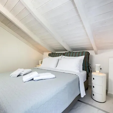 Endless Blue Maisonette Nikiana