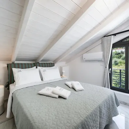 Endless Blue Maisonette *