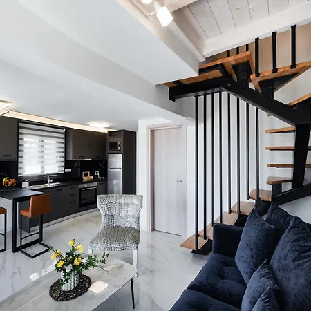 Endless Blue Maisonette *