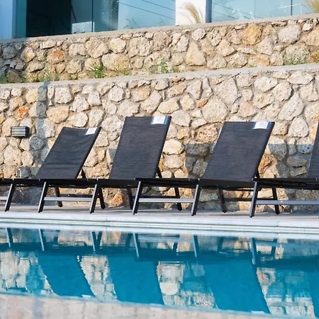 Endless Blue Maisonette نِكيانا